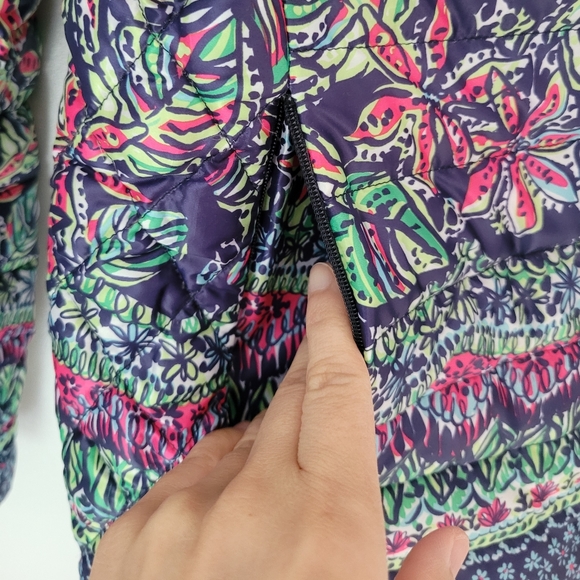 LILLY PULITZER Lilah Reversible Down Jacket NWOT. Size S - Picture 9 of 16